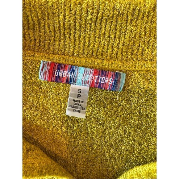 Urban Outfitters Adeline V Neck Cardigan Small Chartreuse Short Sleeve Sweater - Picture 9 of 10